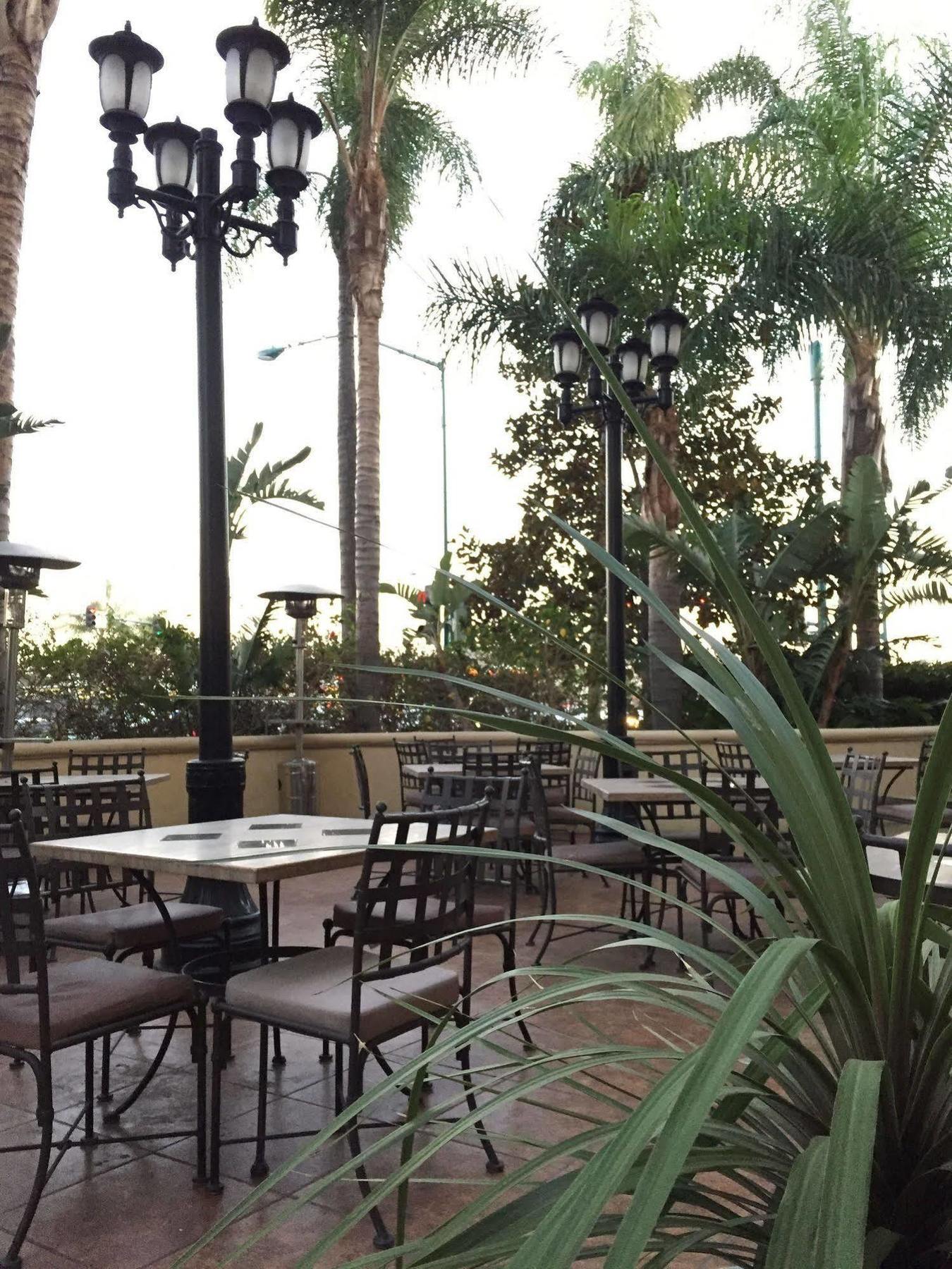 Doubletree Suites By Hilton Anaheim Resort/Convention Center Екстериор снимка